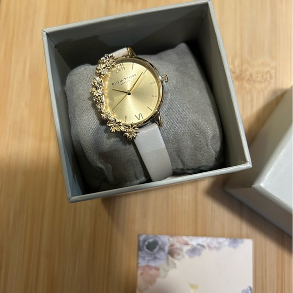 OLIVIA BURTON CASE CUFF WATCH OB16CB10 WITH 30MM GOLDEN FACE & OFF WHITE BAND - Picture 7 of 11